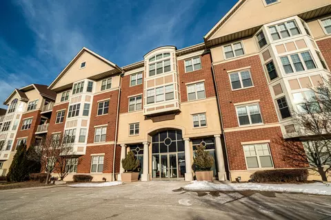 4110 S S Lk #131, Saint Francis, WI 53235