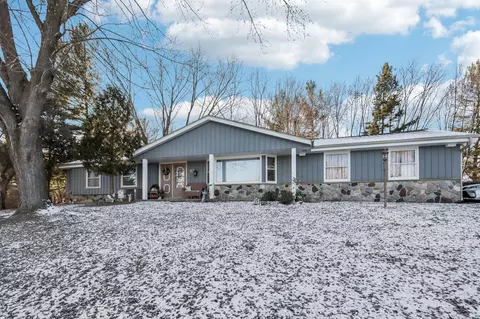 n81w32393 North Crst, Merton, WI 53029