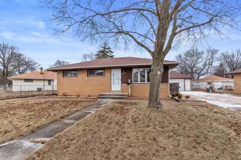 8928 W Monrovia, Milwaukee, WI 53225