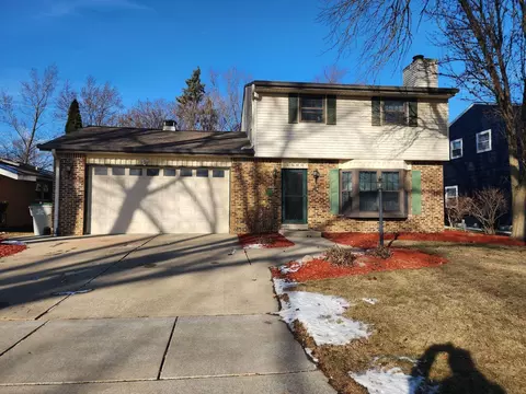 1500 W Maplewood, Milwaukee, WI 53221