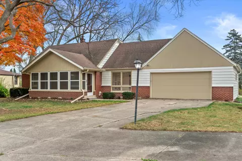 1612 S Wildwood, New Berlin, WI 53151
