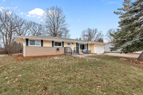 3941 W Iona, Greenfield, WI 53221