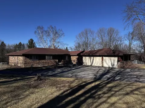 w228s6029 Arrow Rdg, Waukesha, WI 53189