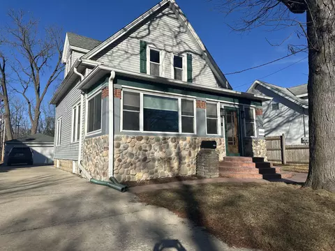 1004 Pearl, Waukesha, WI 53186