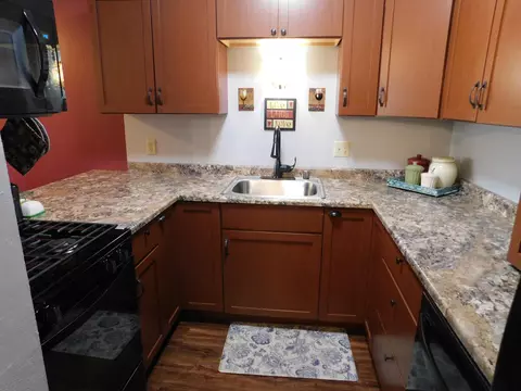 11936 W W Ml #20, Milwaukee, WI 53225