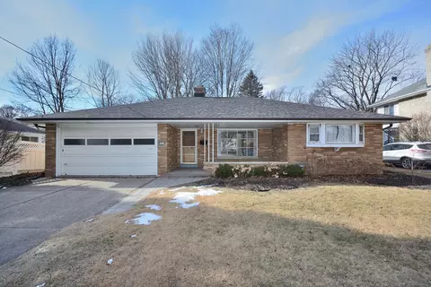 2529 N Swan, Wauwatosa, WI 53226
