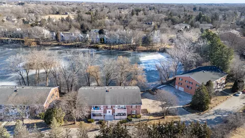 508 Laurel Lk #3, Thiensville, WI 53092