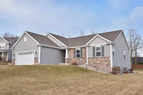 2315 Rustic Woods, Waukesha, WI 53188
