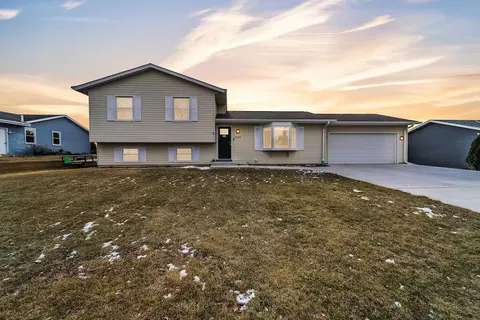 9415 Dunkelow, Caledonia, WI 53126