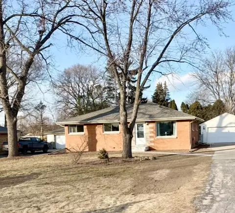 5812 W Calumet, Milwaukee, WI 53223