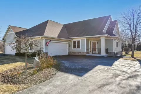 3295 W Villa #86, Franklin, WI 53132