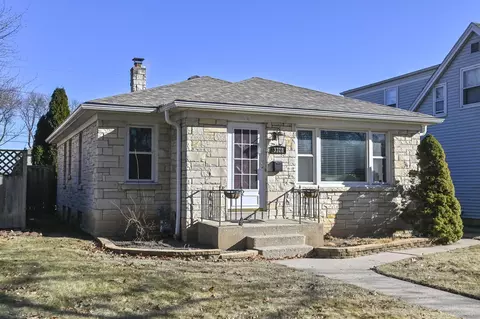 3328 W Poe, Milwaukee, WI 53215