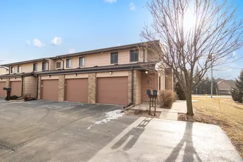 410 Sheffield UNIT 6, Waukesha, WI 53186