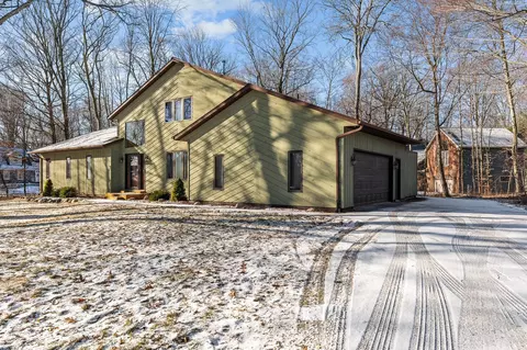 2304 Hunters Rdg, Manitowoc, WI 54220