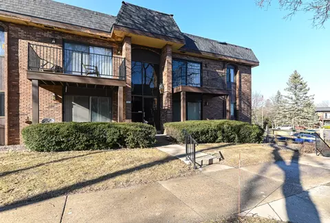 9340 W Forest Home # 4, Greenfield, WI 53228