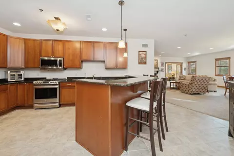 415 S S Wls #101, Lake Geneva, WI 53147
