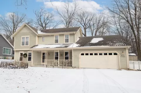 w222n2822 Foxwood, Waukesha, WI 53186