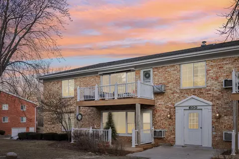 600 Laurel Lk #5, Thiensville, WI 53092