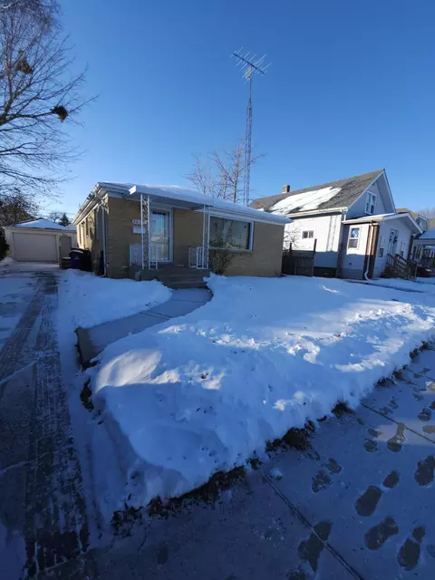 2032 Jay Eye See, Racine, WI 53403