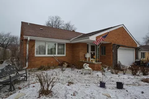 1716 Manitoba, South Milwaukee, WI 53172