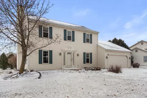 1138 Carlee Ann, Pewaukee, WI 53072