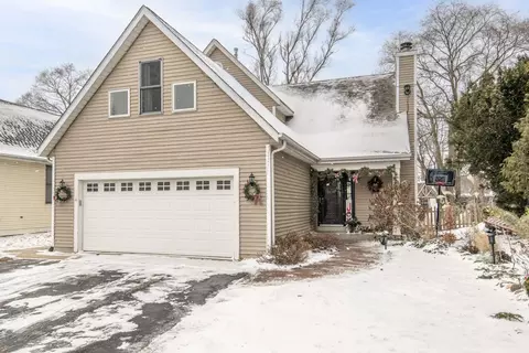 n9171 Elm Street, East Troy, WI 53120
