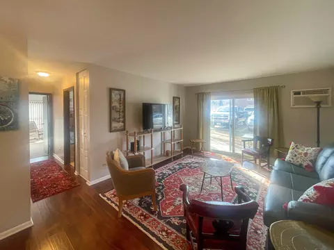 102 Evelyn #102B, Lake Geneva, WI 53147