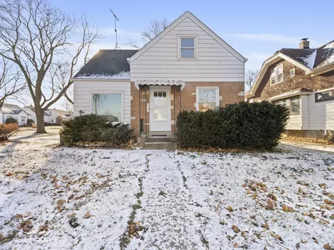 1429 E Saveland, Milwaukee, WI 53207