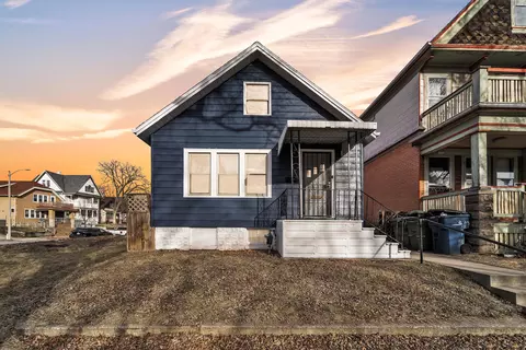 2924 W Saint Paul, Milwaukee, WI 53208