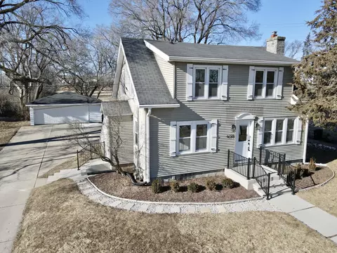 4731 N 118th, Wauwatosa, WI 53225