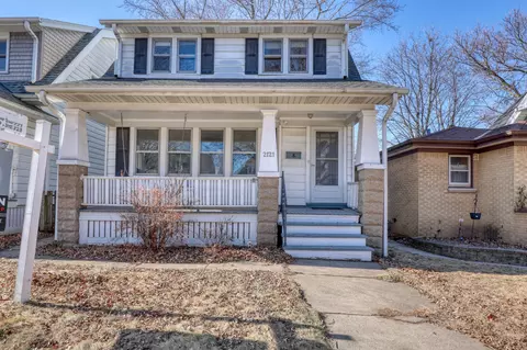 2121 S 72nd, West Allis, WI 53219