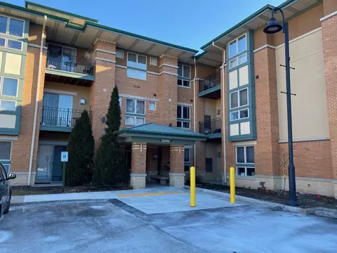 15295 W Library #305, New Berlin, WI 53151