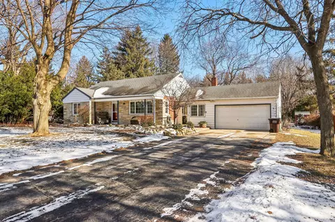 2500 S Meadowlark, New Berlin, WI 53151