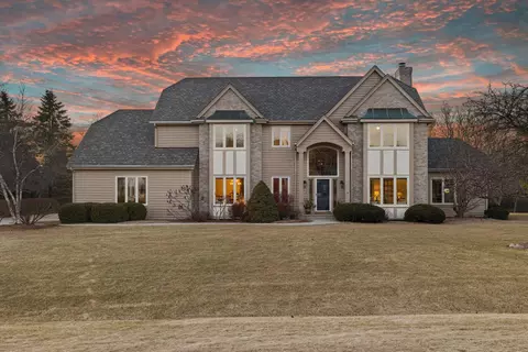 10431 N Gazebo Hl, Mequon, WI 53092