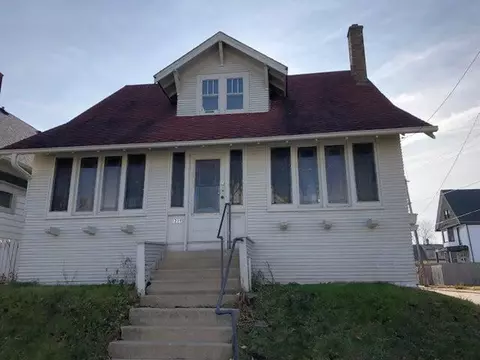 1219 W Hadley, Milwaukee, WI 53206