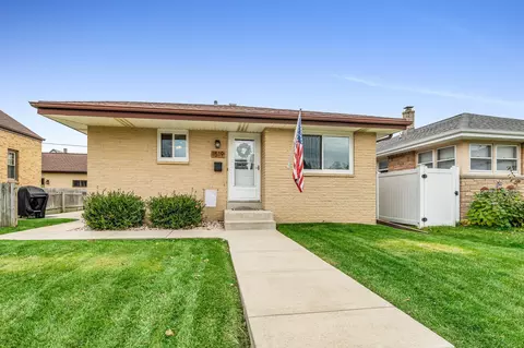 1519 Monroe, South Milwaukee, WI 53172