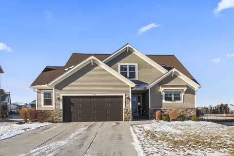 76 Weston Rdg, Oconomowoc, WI 53066