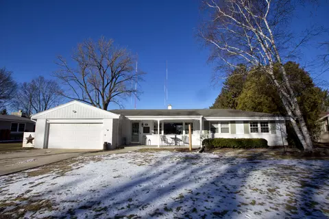 11718 W Denis, Hales Corners, WI 53130