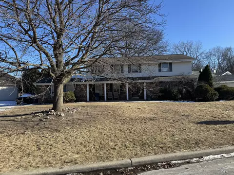 9833 W Plainfield #9835, Greenfield, WI 53228
