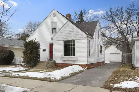 912 Romayne, Racine, WI 53402