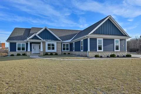 5350 S Old Orch, New Berlin, WI 53146