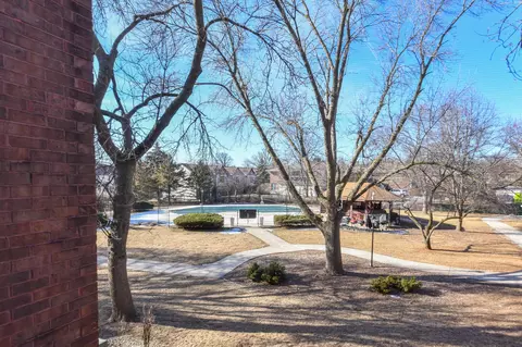 4215 N 100th #222, Milwaukee, WI 53222