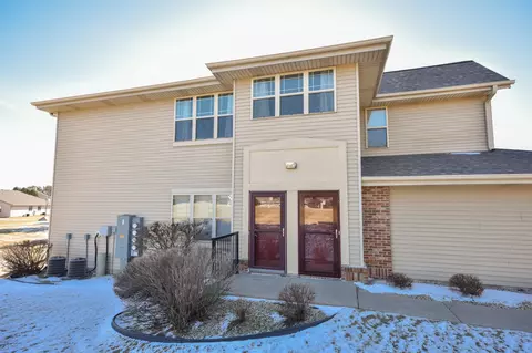 1018 E Woodview #3, Slinger, WI 53086