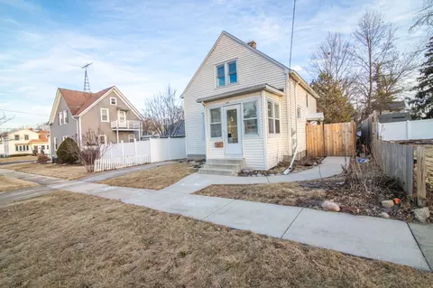 608 Emmet, Watertown, WI 53094