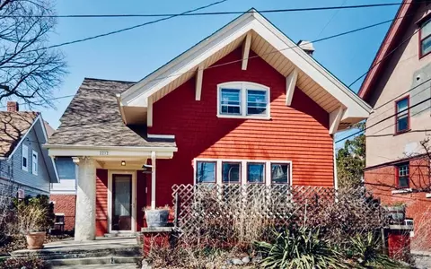 2212 E Linnwood, Milwaukee, WI 53211