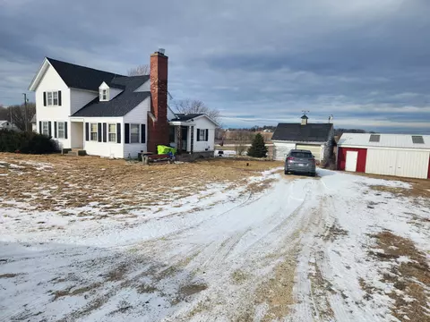 w9086 County Road B, Sharon, WI 53585