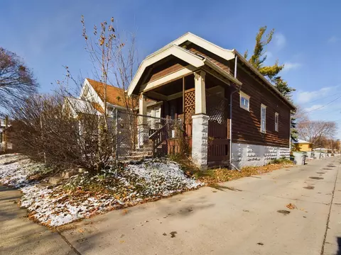 4418 W Meinecke, Milwaukee, WI 53210