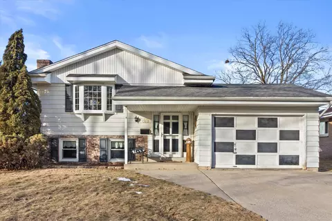 3210 E Denton, Saint Francis, WI 53235