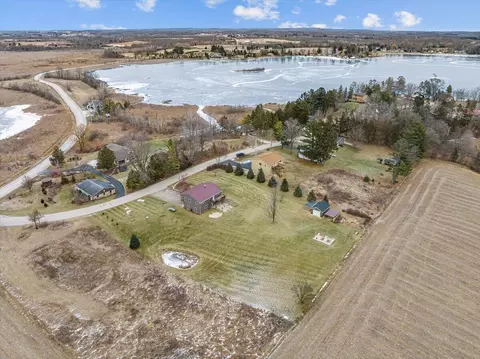 w1286 Floral Park Lane, Osceola, WI 53010