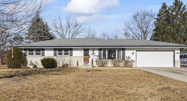 n52w15412 El Rio, Menomonee Falls, WI 53051 | MLS# 1905436 | 29 Photos